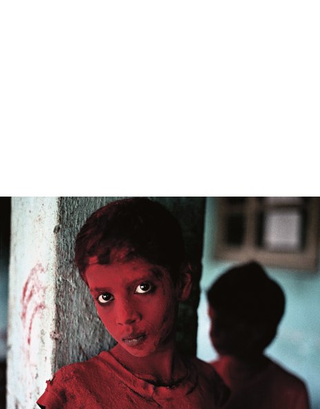 Steve McCurry: Red Boy, India