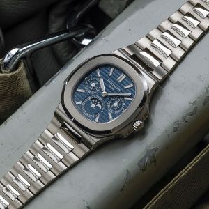 Patek Philippe Nautilus 5740/1G Ultra-thin Self-winding 18K White Gold Watch