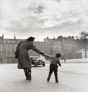 Louis Stettner - Crossing the Seine, Mother and Child, Paris