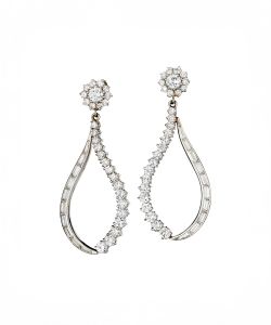 NoArtist - Pair of Diamond Earrings